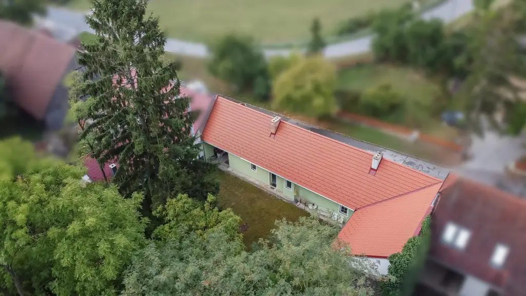 Kleines Haus mit uneinsehbaren Garten