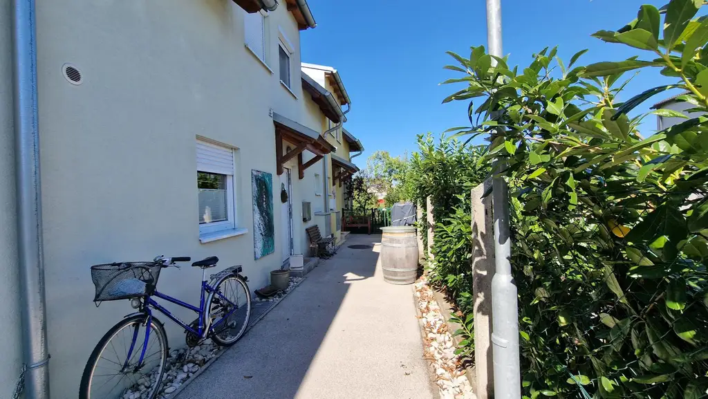 Charmantes Reihenhaus mit Garten, Pool und Terrasse – gepflegt & bezugsbereit ab Sommer 2026