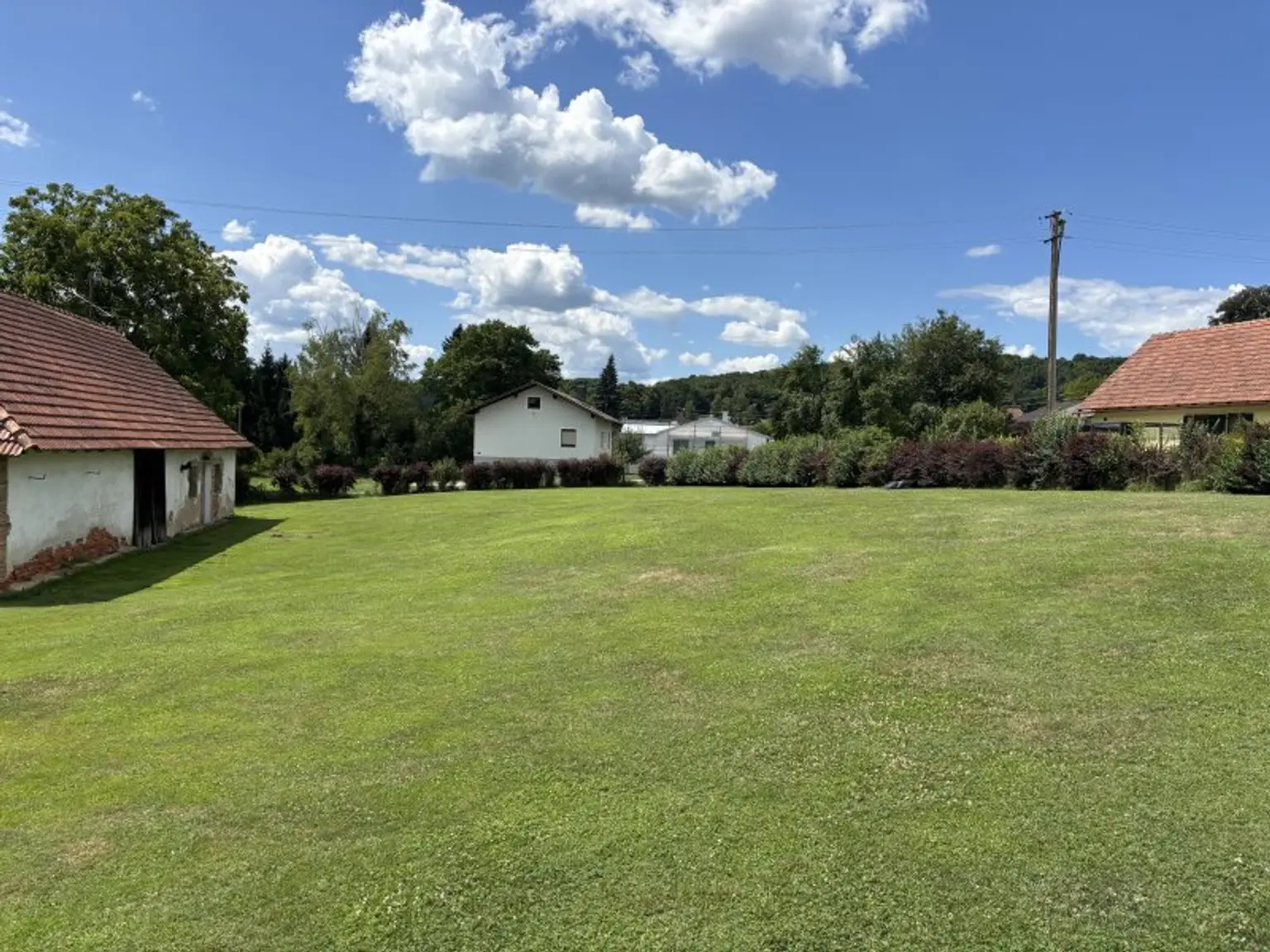 ** GARTENTAGE ** ren.bed. Landhaus mit bezauberndem Grundstück !! Ca. 7.200m 2 Wald inklusive !!