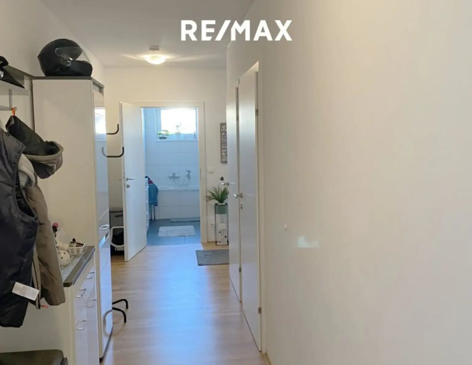Neuwertige Dreizimmerwohnung in Neukirchen an der Vöckla, nur ca. € 210.000.- zu finanzieren.