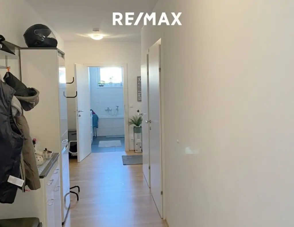 Neuwertige Dreizimmerwohnung in Neukirchen an der Vöckla, nur ca. € 210.000.- zu finanzieren.
