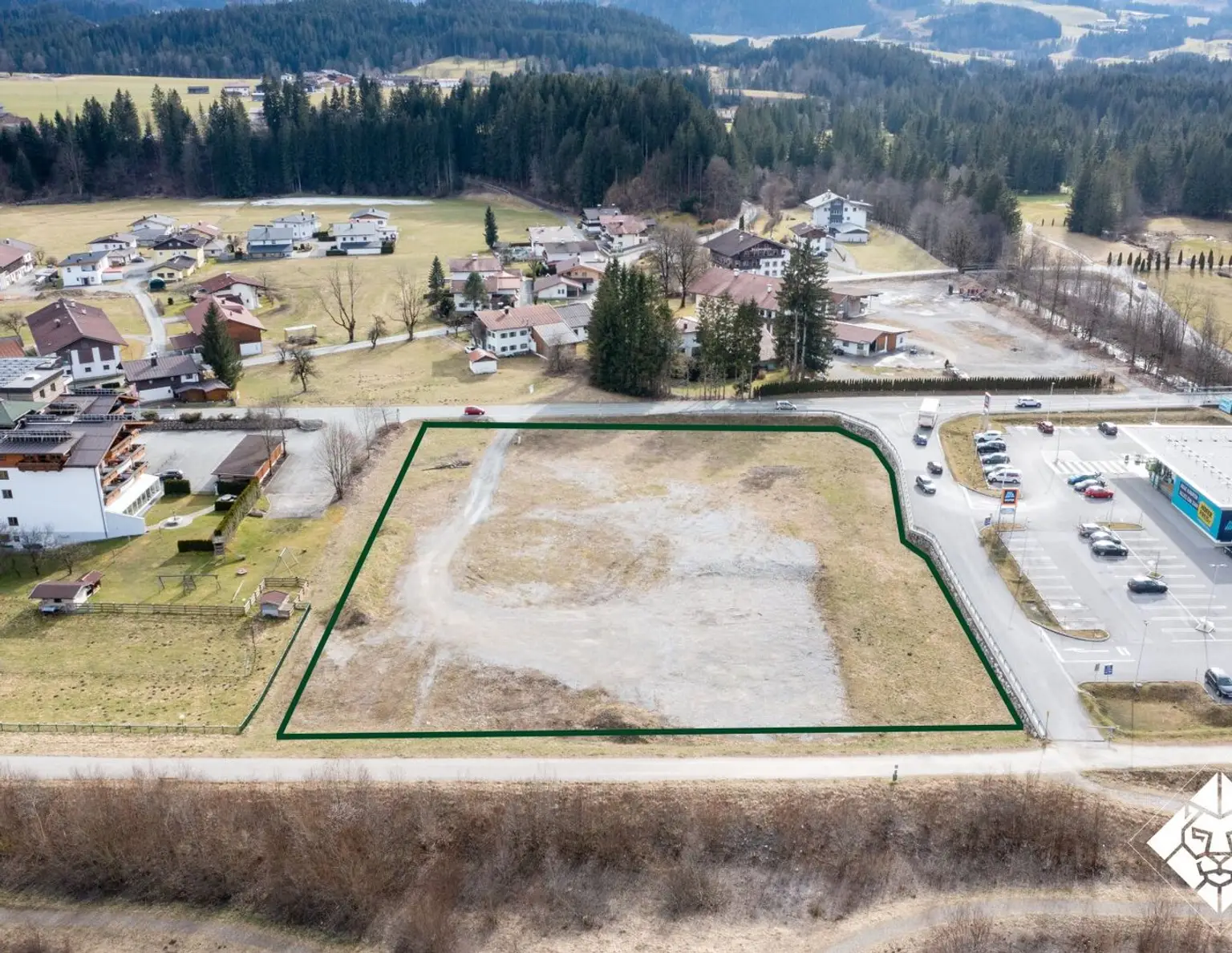 Toplage an der B172: Ihre Gelegenheit zum Kauf eines Gewerbe- und Produktionsgrundstücks in Kössen