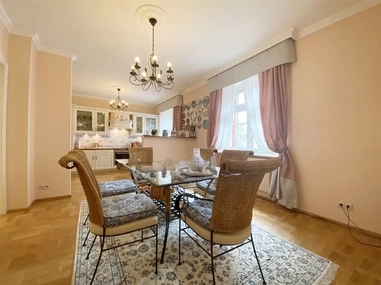 Eigennutzung oder Kapitalanlage, Charmante 4-Zimmer Wohnung mit Kamin, im Kurort Baden-Baden