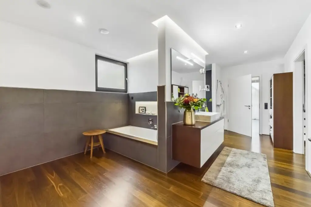 Exklusive Villa mit Indoor- & Outdoor-Pool, Smart-Home-Ausstattung und durchdachtem Raumkonzept