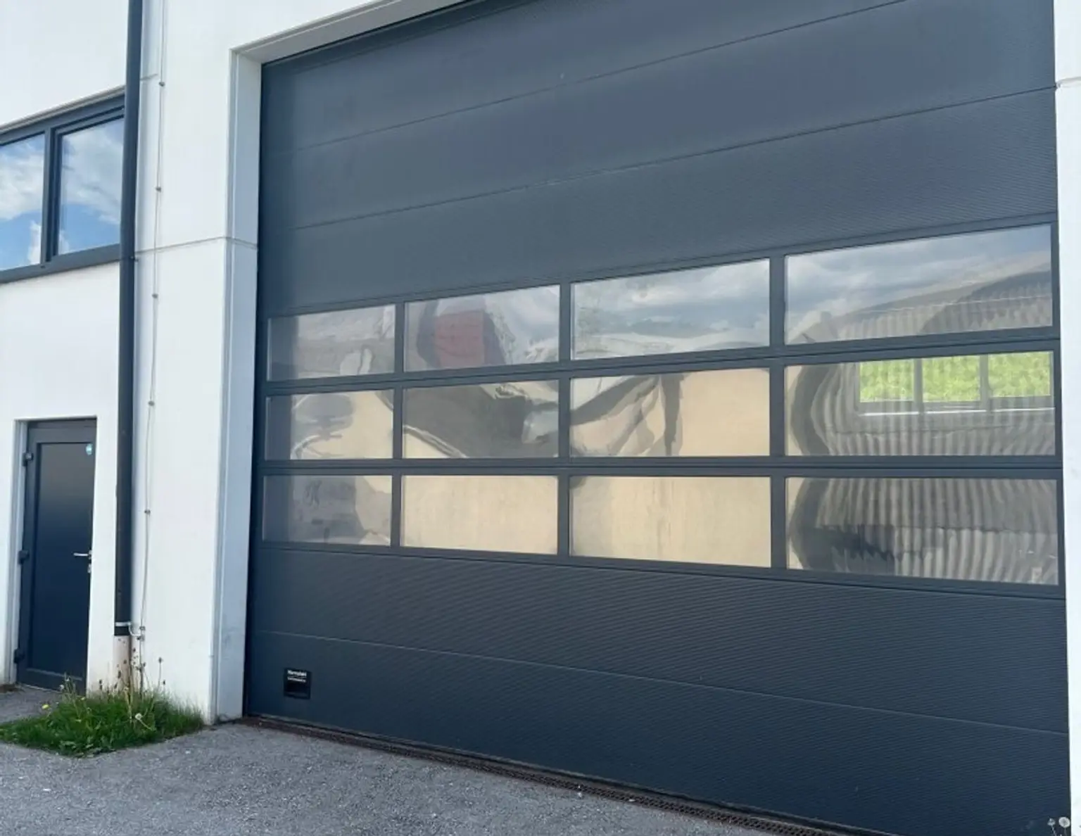 202 m2 beheizbare Halle mit Rolltor | Hallein
