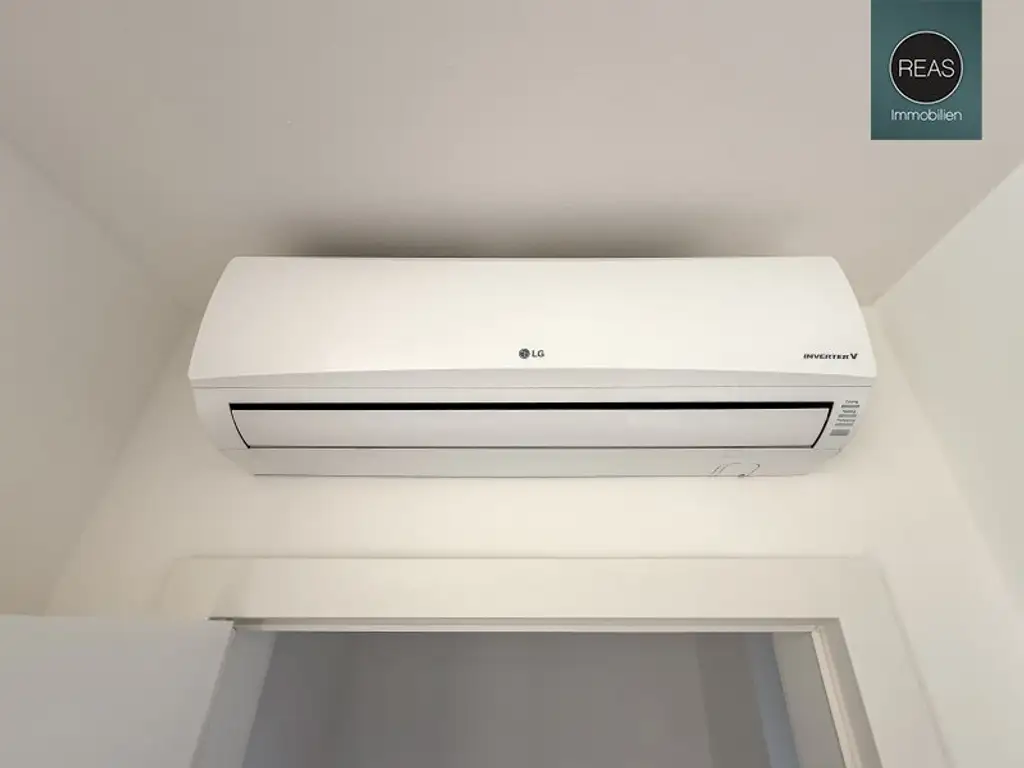 Provisionsfrei: Klimatisierte Dachgeschoss Maisonette mit 2 Terrassen und Kamin nahe Uno City!