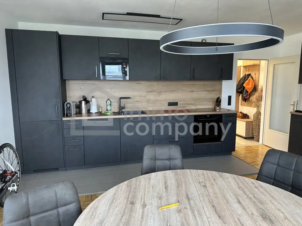 Skyline-Living im 20. Bezirk – 13. Stock, Panoramablick & Garage“