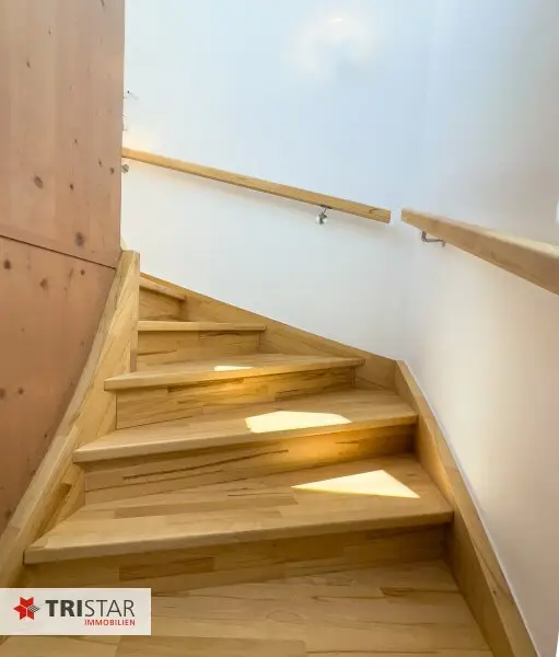 Nähe AKH · Dachgeschosswohnung · zwei Etagen · drei Außenflächen · Küchenanschlüsse auf beiden Ebenen · verführerischer Preis!!
