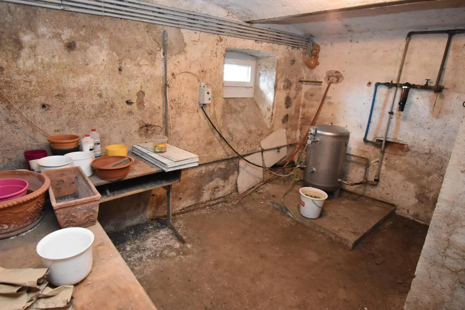 Zweifamilienhaus in ländlicher Alleinlage mit landw. Grundfläche