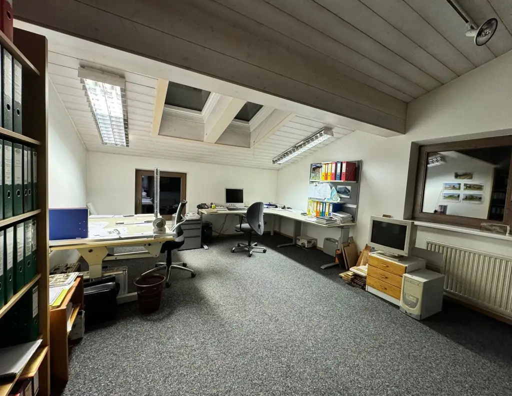 Büro mit Stil im Dachgeschoß in Buch zu mieten