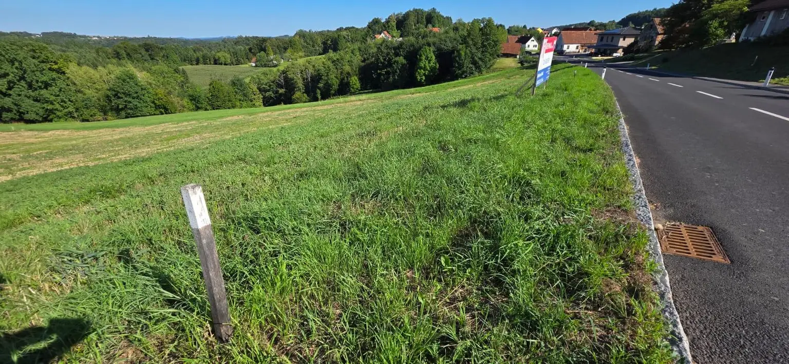 Baugrundstück mit viel Sonne im oststeirischen Hügelland 15 km von Graz!