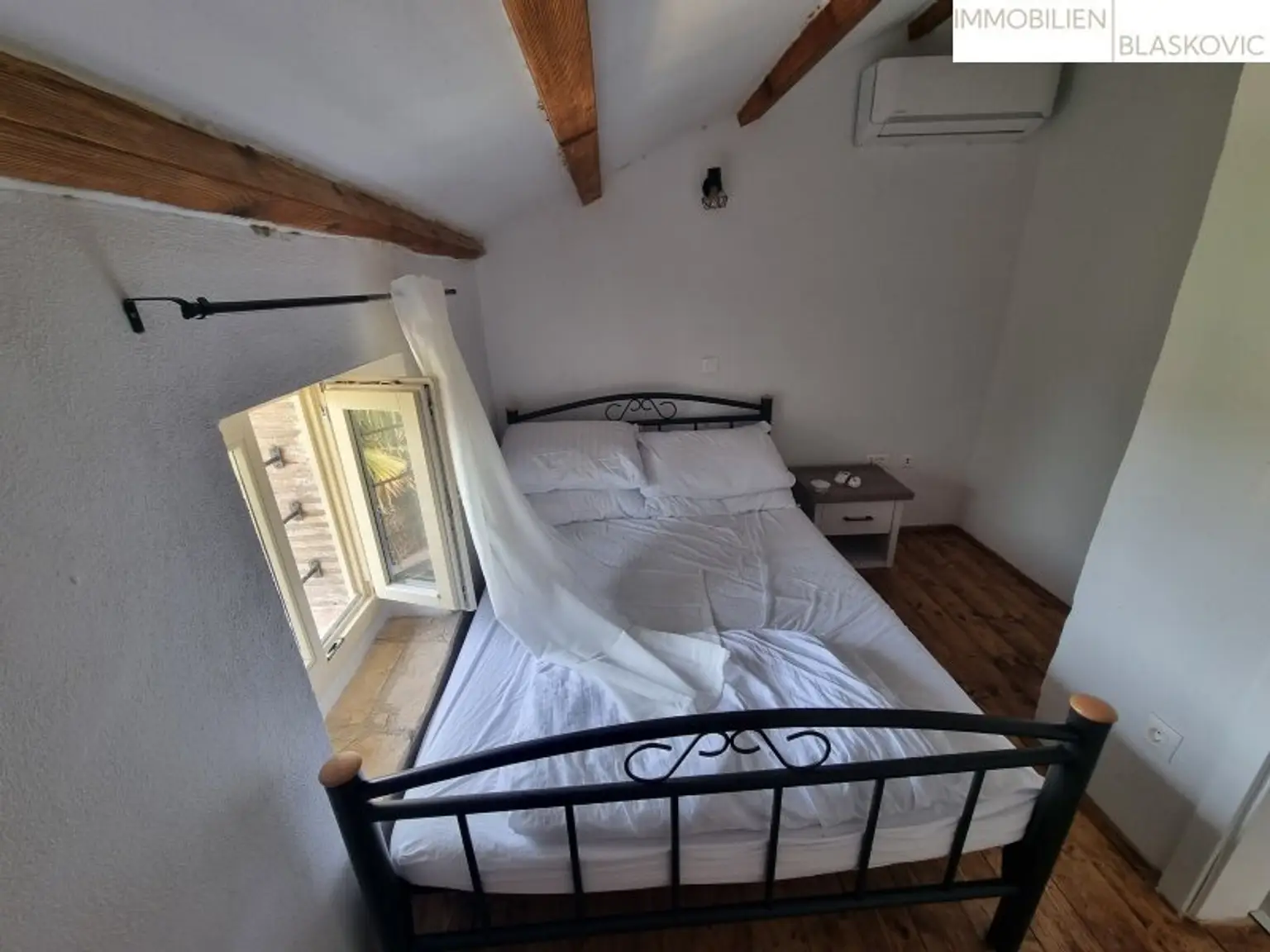 Juwel - Restauriertes Steinhaus mit Pool und Meerblick