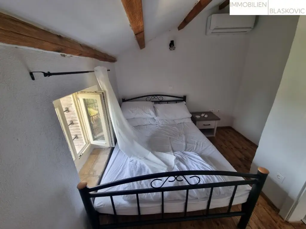 Juwel - Restauriertes Steinhaus mit Pool und Meerblick
