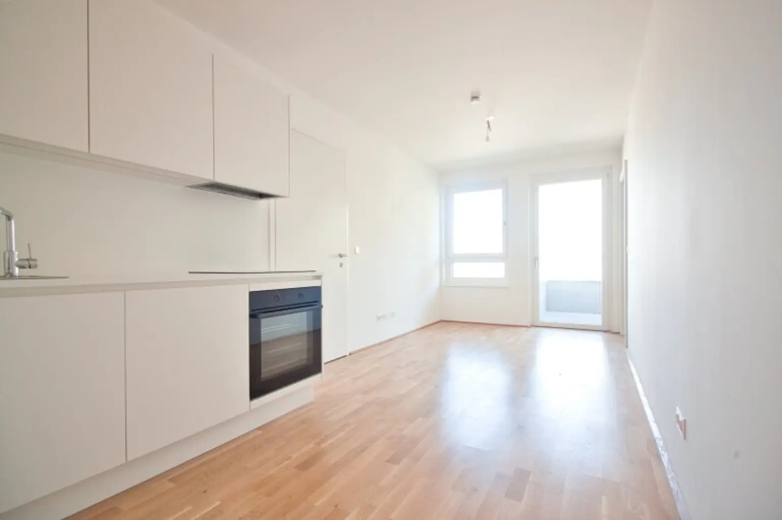 Erstbezug Open Space Büro & 2-Zimmer-Wohnung mit separatem Zugang