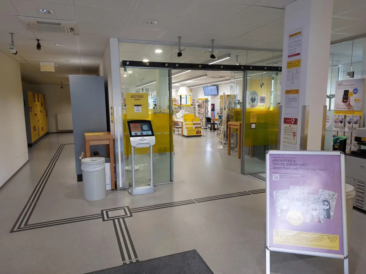 Eingangsbereich und SB-Zone Post