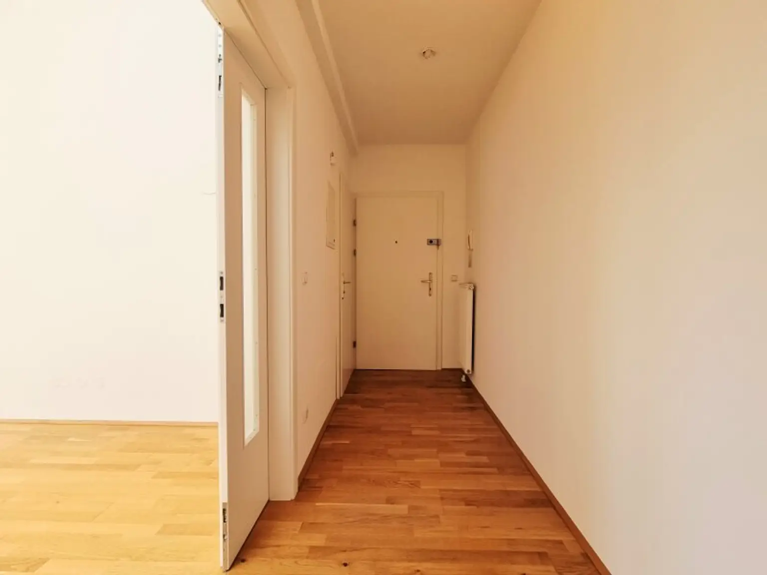 Lichtdurchflutete Maisonette mit Dachterrasse & Klimaanlage – wohnen zwischen Landhausviertel & Promenade