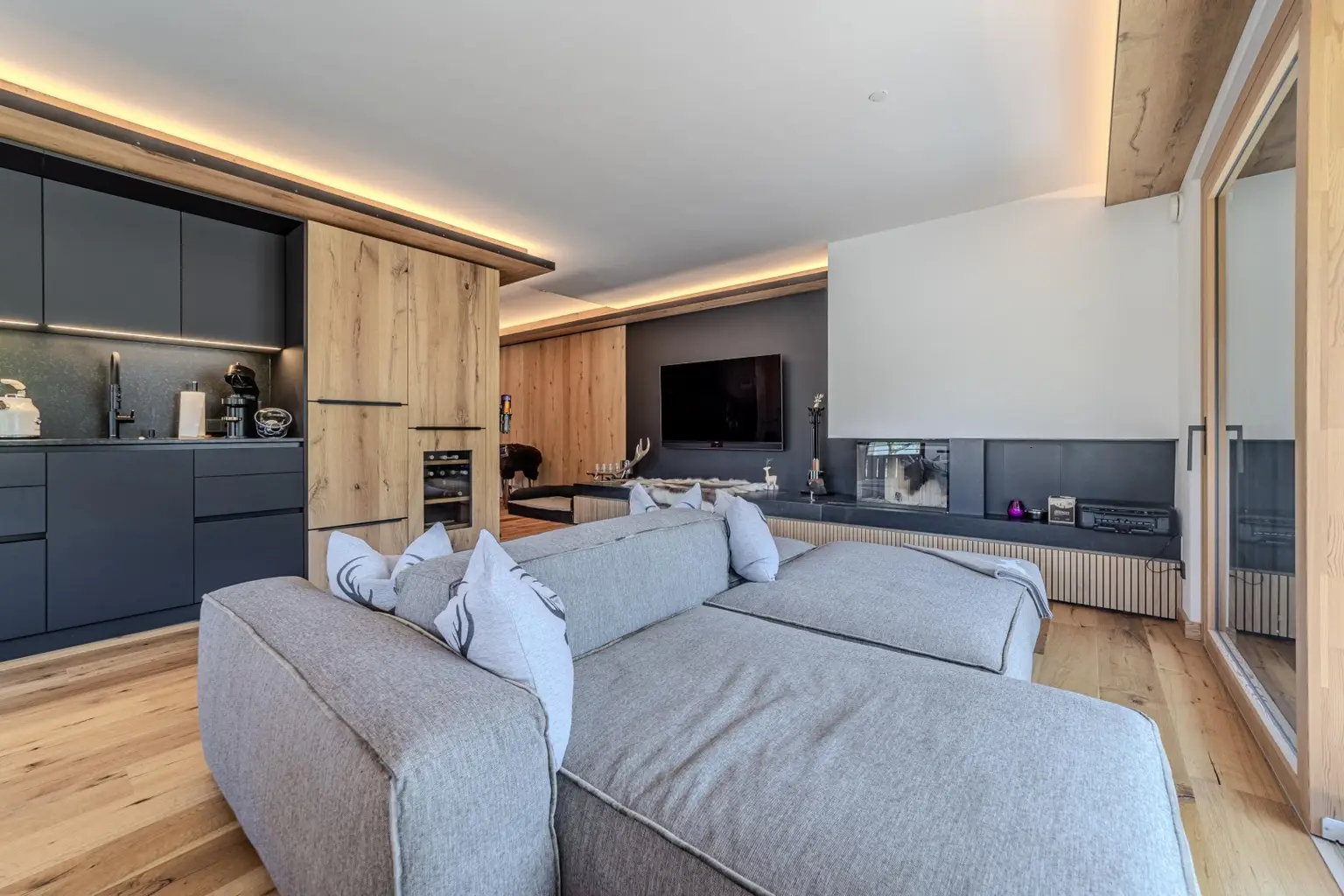 offenes Wohnen/Essen/Kochen mit Kamin