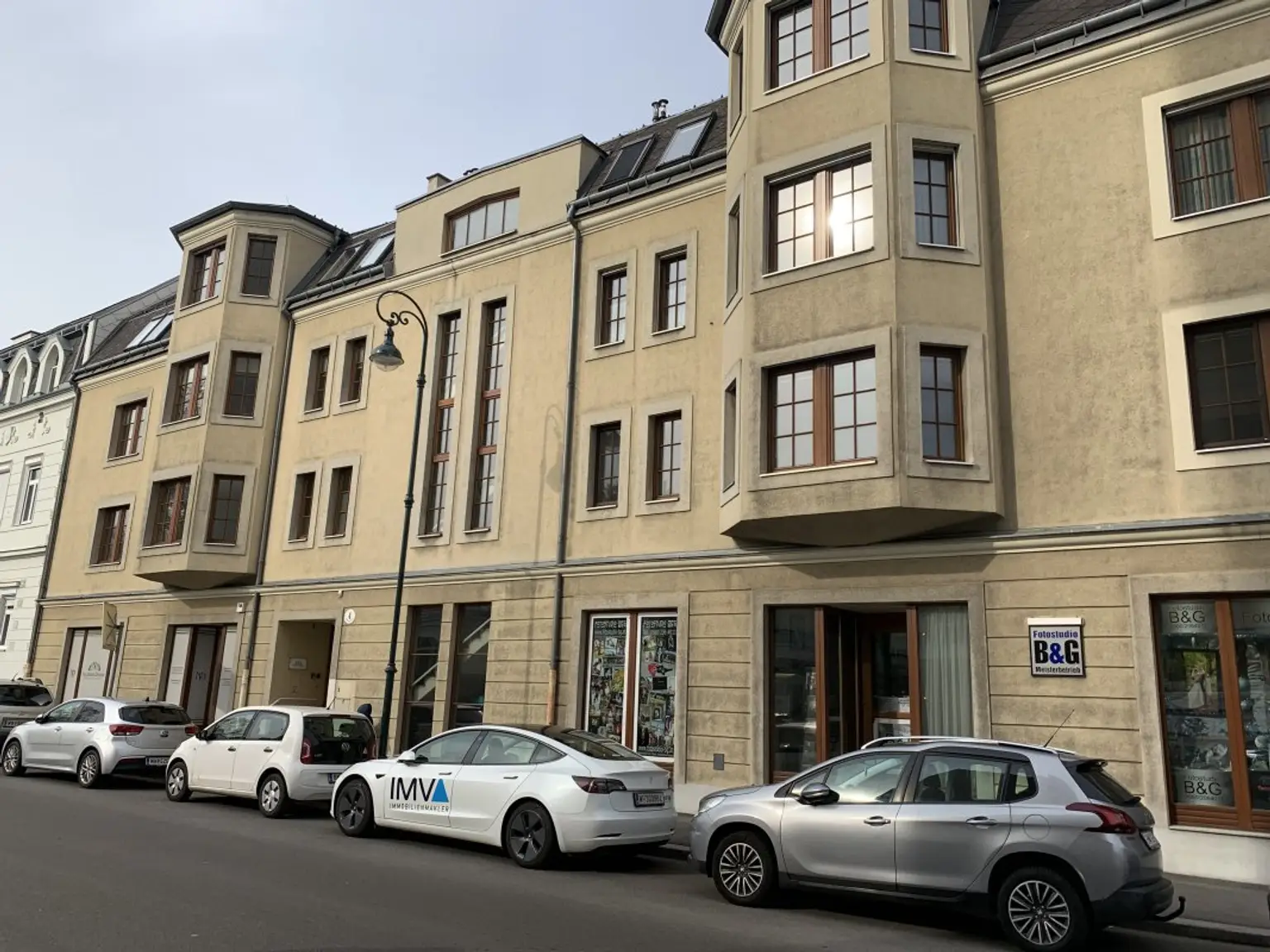 Helle und großzügige Ordinationsfläche in zentrumsnaher Lage von Baden 
mit Blick auf die Schwechat