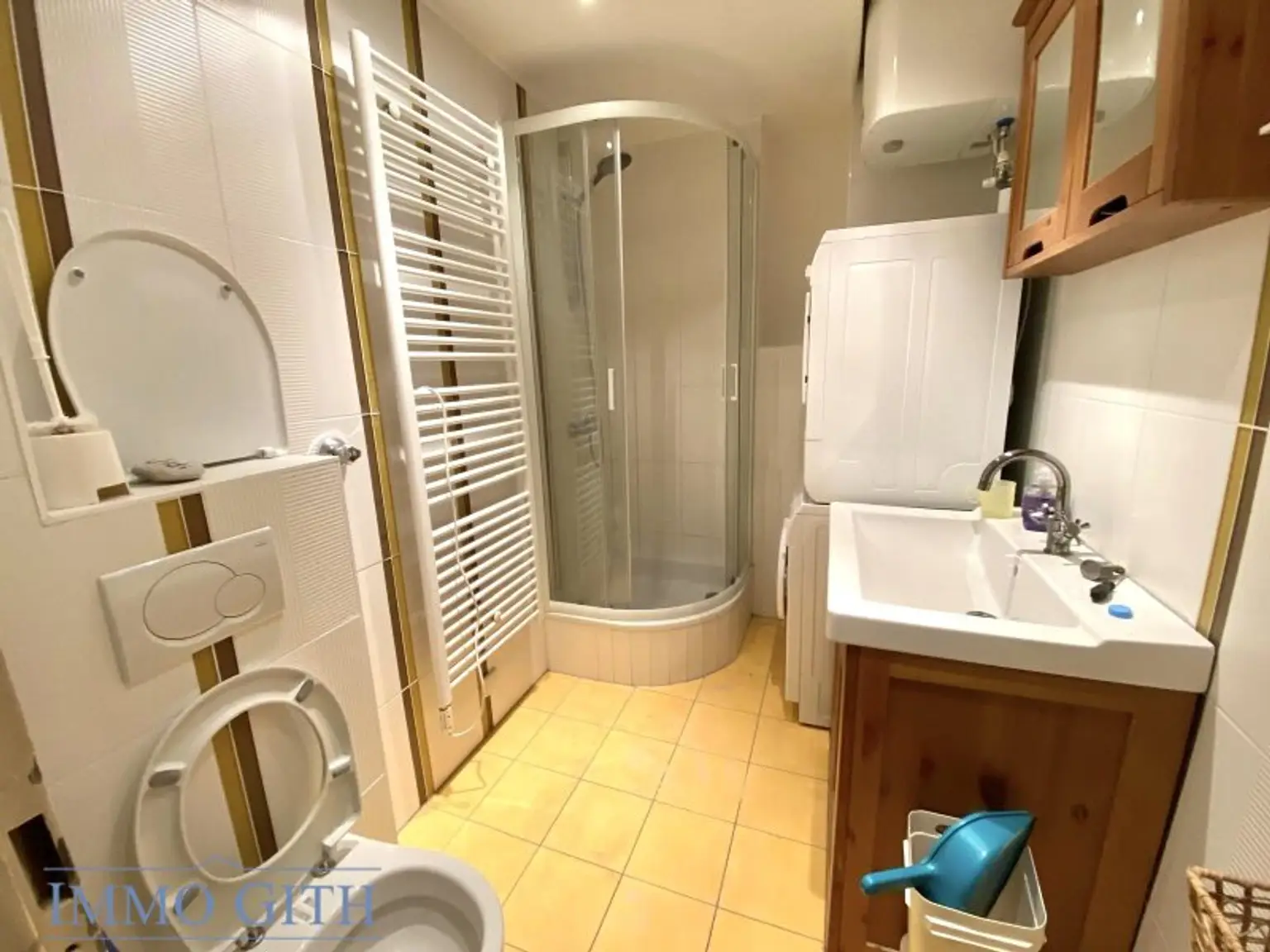 SEHR HELLE, NEU AUSGEMALTE 72m² GROSSE 3-ZIMMER-WOHNUNG MIT LIFT NAHE ZENTRUM UND HAUPTBAHNHOF ZU KAUFEN!