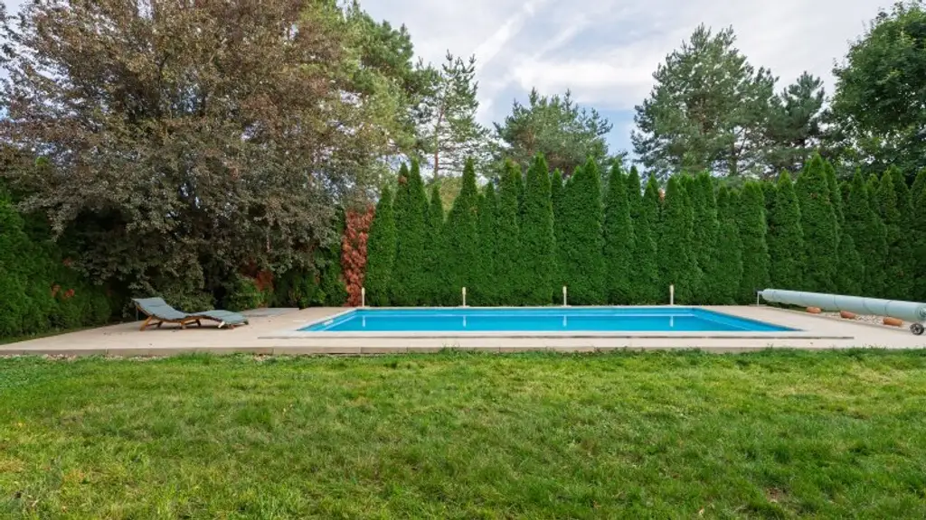 ! "take your bags and move in" ! 4,5 Zimmer, Terrasse, Garage & Pool! Grünruhelage!