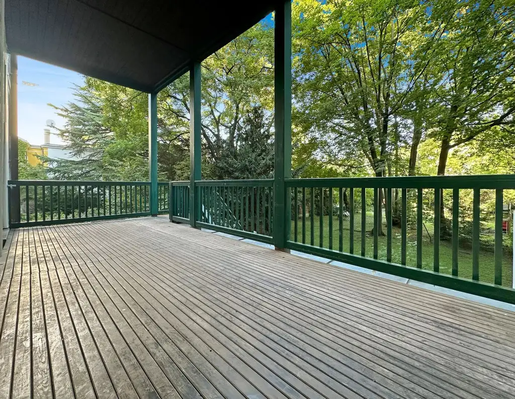 Top-sanierte 5-Zimmer Altbauwohnung mit Veranda in Oberdöbling