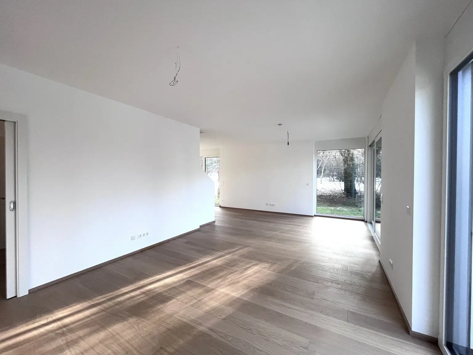 Erstbezug !!! Traumhafte Doppelhaushälfte -  mit 5 Zimmern, Garten, Wohnkeller und Stellplätzen!