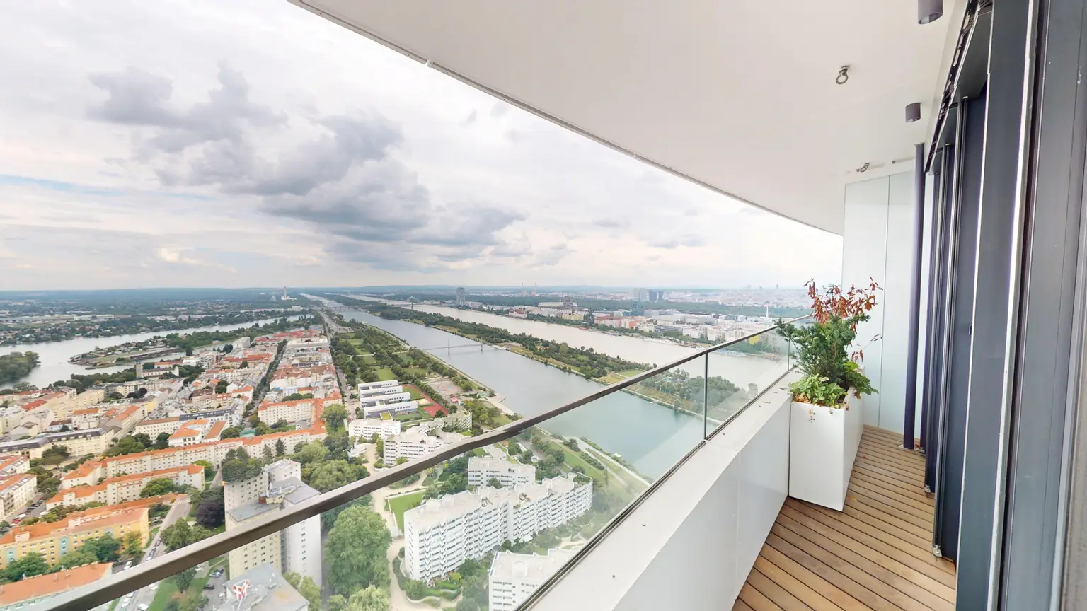 Danube Flats I Wohnen bei der Uno City
