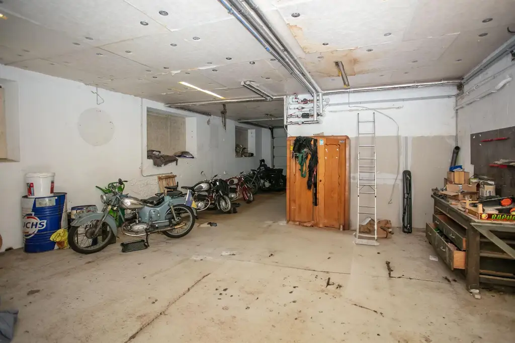 Mehrfamilienhaus - Zwei Wohneinheiten - Gewerbe möglich - großzügige Nutzflächen