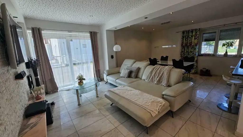 ** Großzügiges & edel saniertes Stadthaus ** Hochwertige Ausstattung ** 3 Bäder ** Einliegerwohnung ** absolute Ruhelage **
