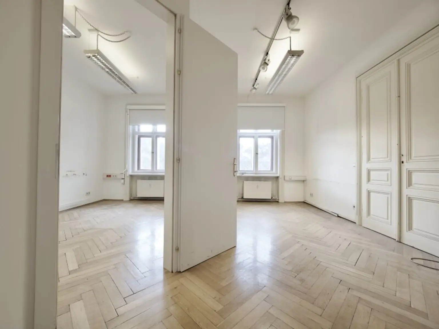 Exklusive Büro- oder Ordinationsfläche im klassischen Altbaustil in der Klagenfurter Fußgängerzone zu mieten!