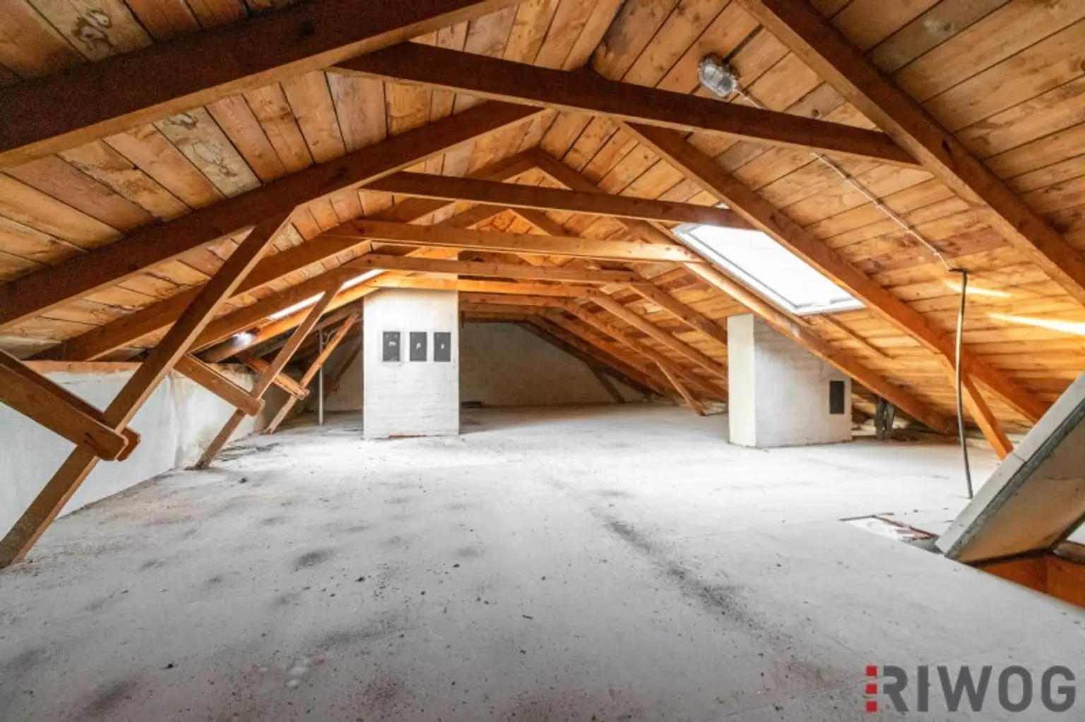 EIN- ODER ZWEIFAMILIENHAUS, gute Substanz, Modernisierungsbedarf