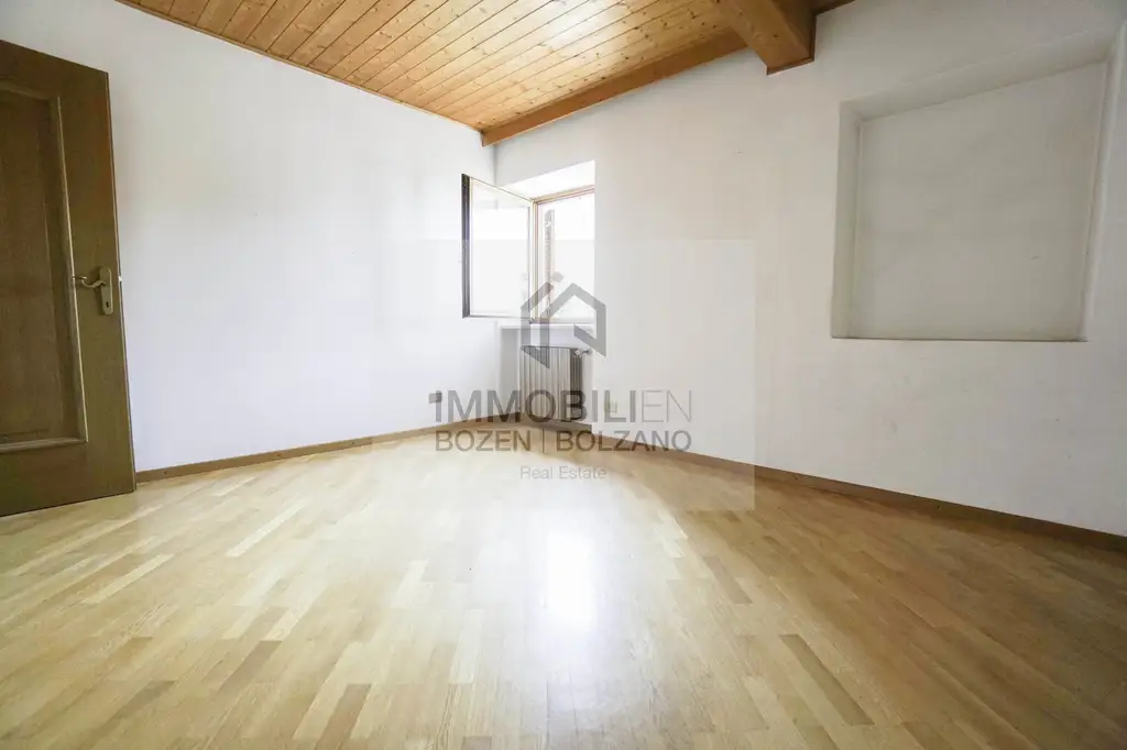 Wohnung mit Dachgeschoss in zentraler Lage in Branzoll zu verkaufen