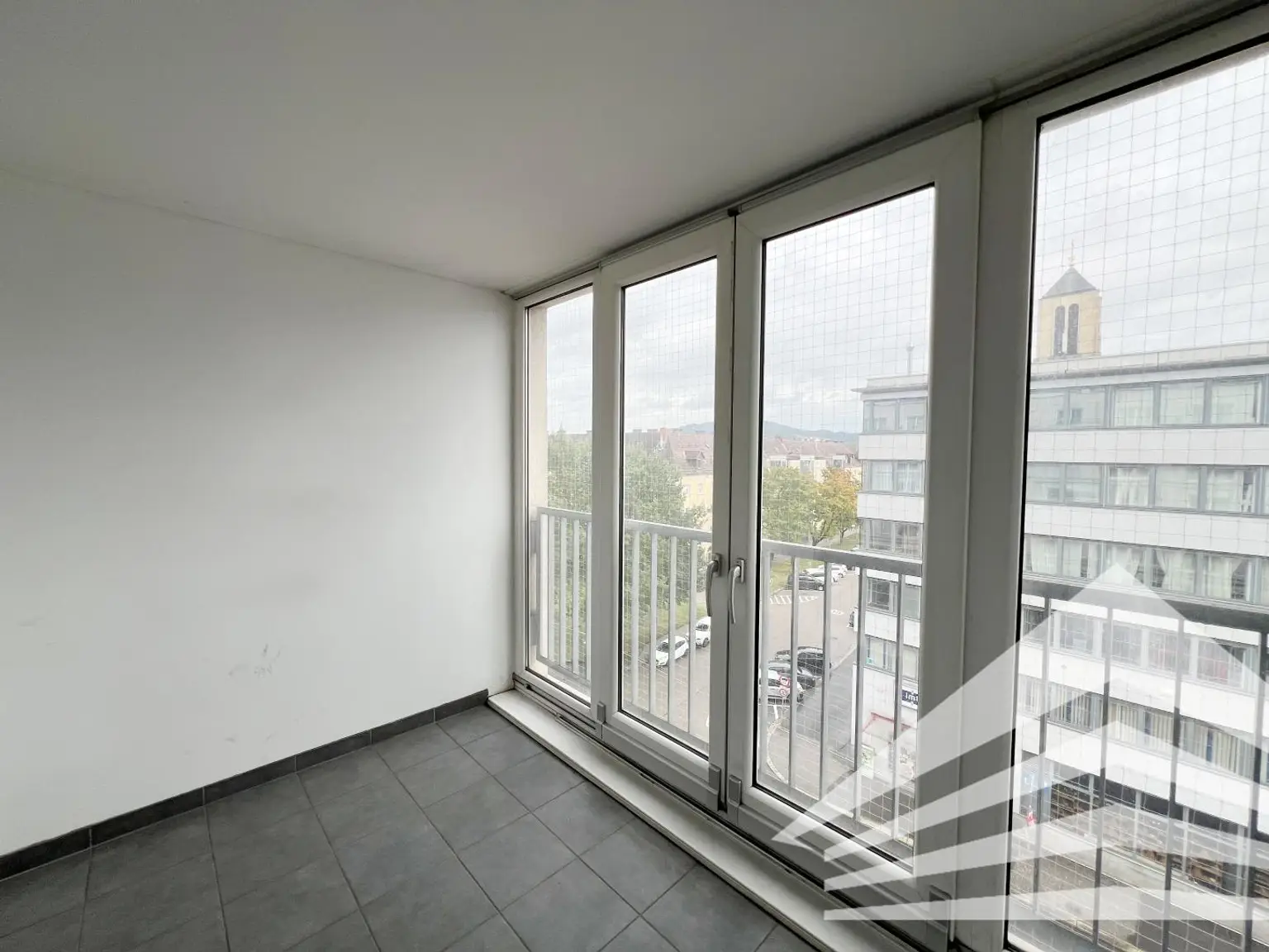 Business Corner Urfahr - Tolle 2 Zimmerwohnung mit Wintergarten in zentraler Urfahraner Lage!