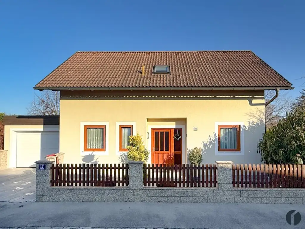 Gepflegtes Einfamilienhaus mit Pool und Wohlfühlgarten in ruhiger Lage von Tulln