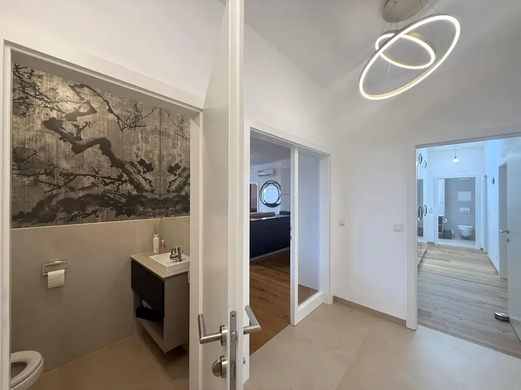 Luxus Penthouse mit Outdoor-Jacuzzi wird komplett möbliert vermietet // Luxury penthouse with outdoor Jacuzzi available for rent, fully furnished //