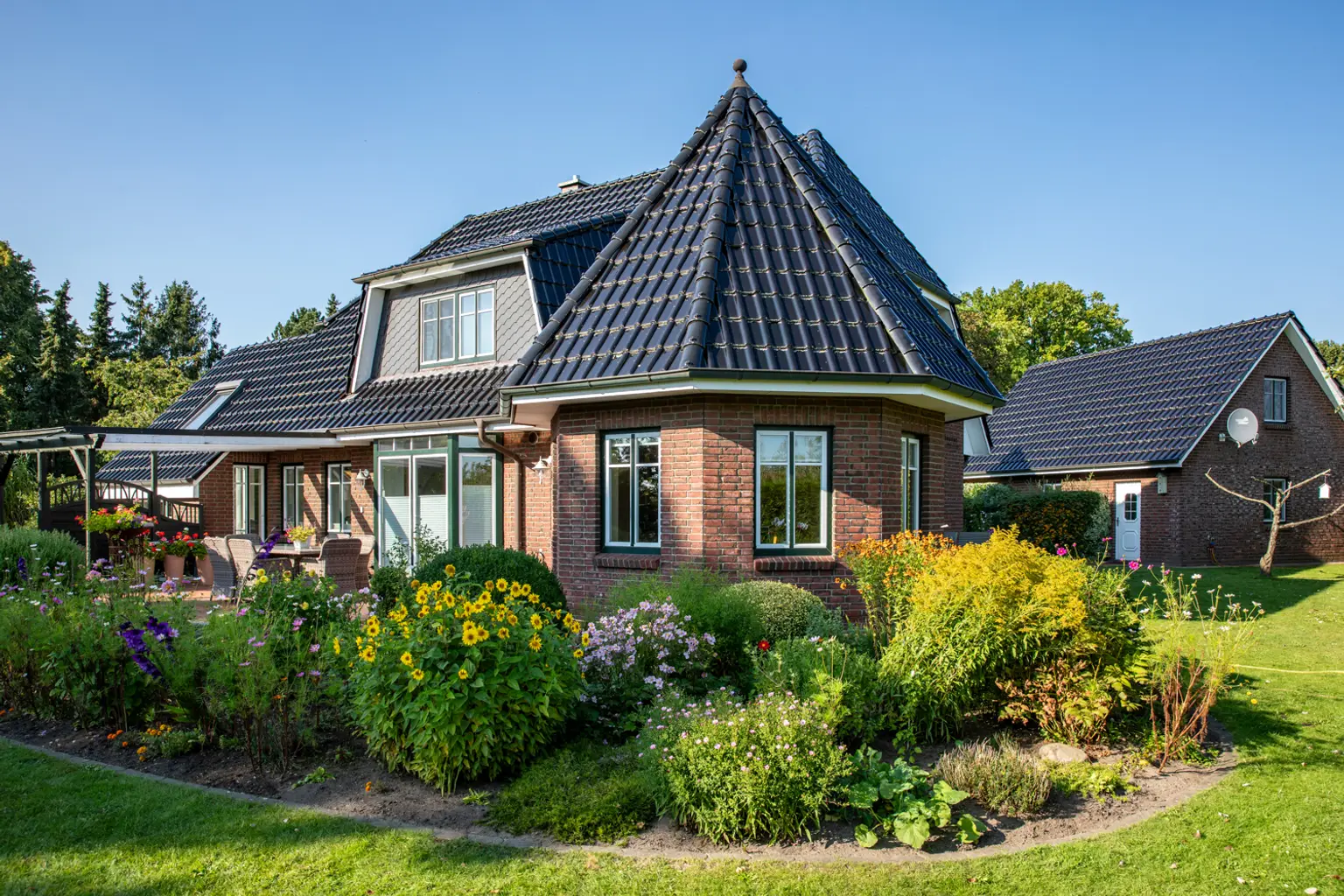 Blick_zumHaus_Terrasse