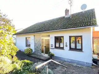 Rückansicht / Hauseingang EG