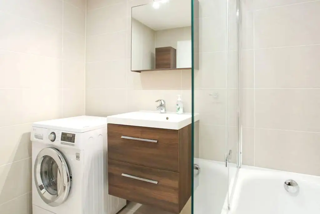 "Möblierte Dachgeschosswohnung"