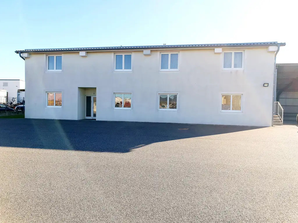 Betriebsobjekt: Büro mit Freifläche inkl. Halle + Lagerfläche zu vermieten!