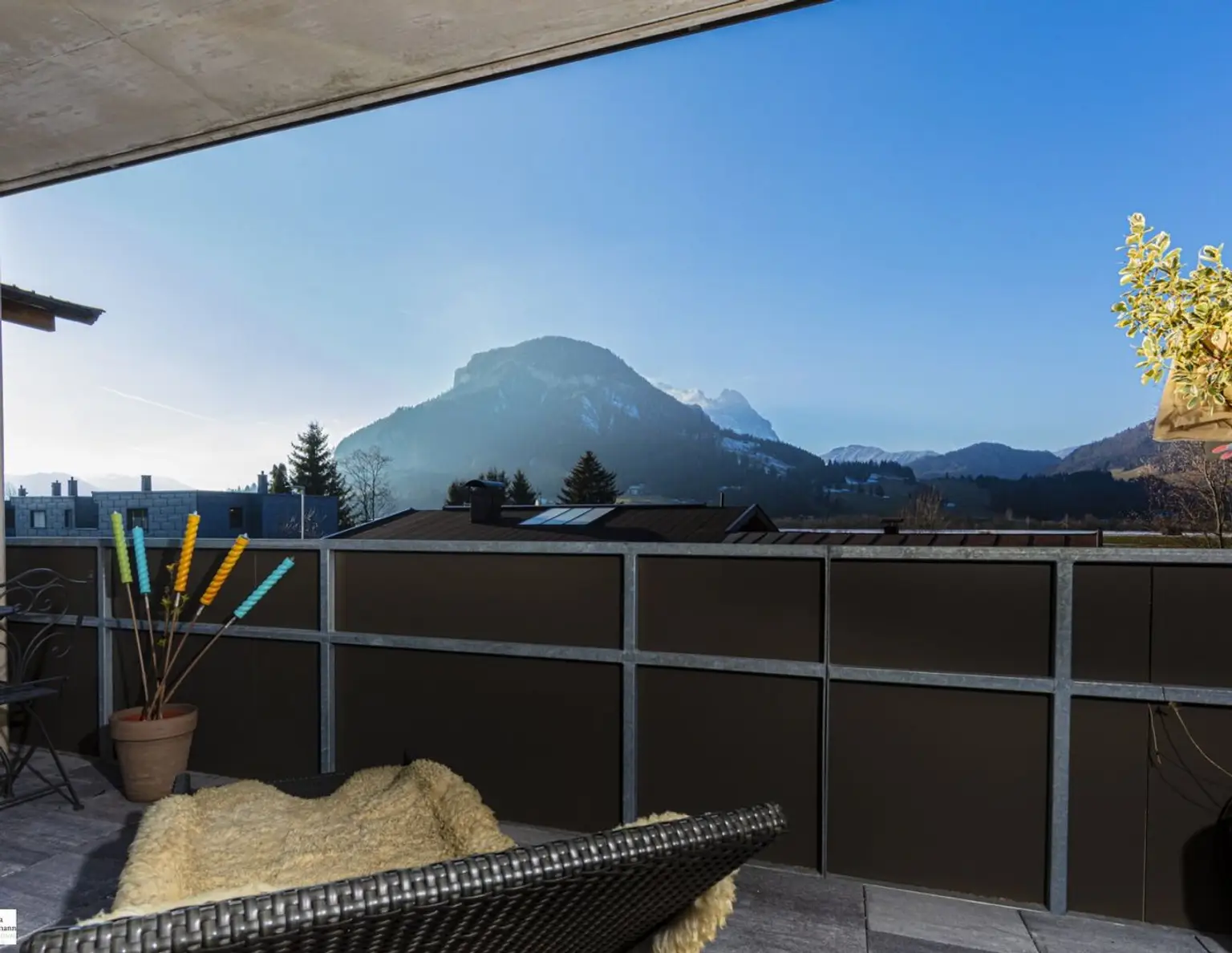 Kirchdorf in Tirol: Schöne Neubau-Wohnung mit großem Sonnenbalkon vor den Toren Kitzbühels