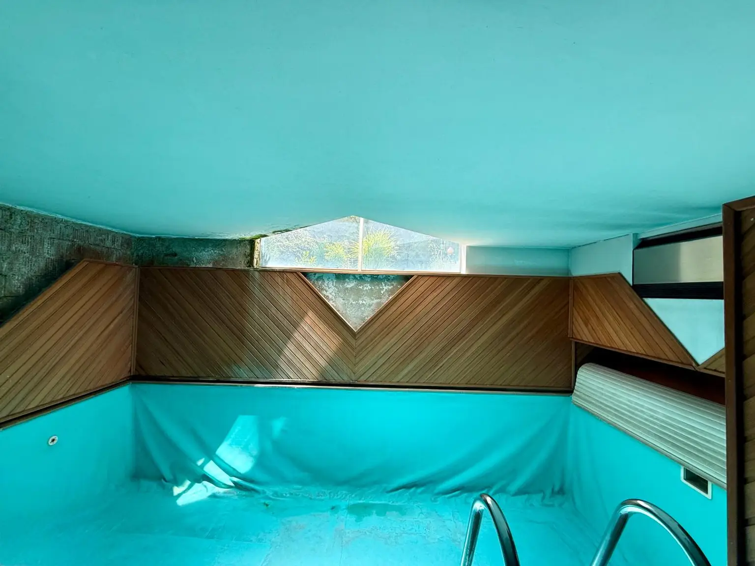Stilvolles Einfamilienhaus mit Indoor-Pool, Sauna & Garten