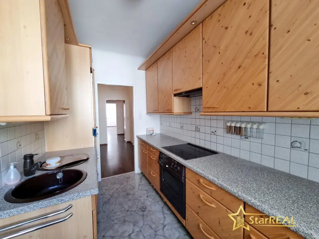 FERNWÄRME-HEIZUNG! ÄUSSERST GEPFLEGTE 3 ZIMMER-WOHNUNG IM 2. LIFTSTOCK. ZENTRALE, RUHIGE LAGE.