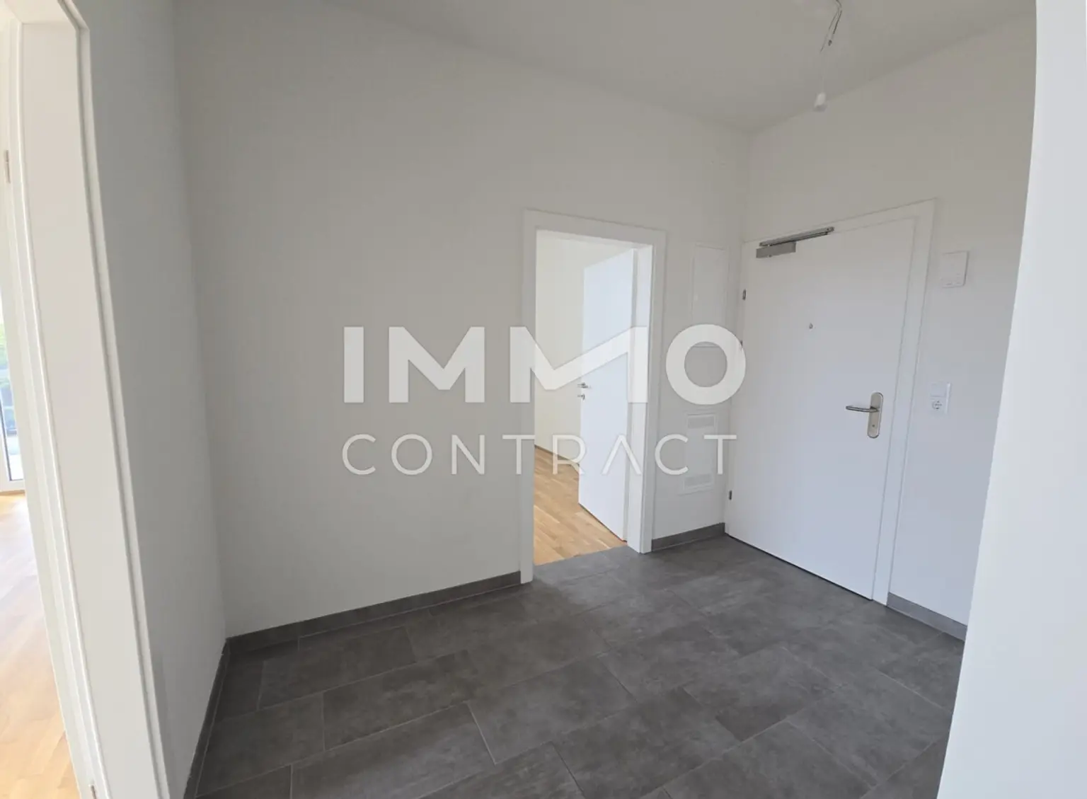 Neuwertige 3 Zimmer Wohnung mit Balkon in zentraler Lage - Harter Straße 86 - Top 09