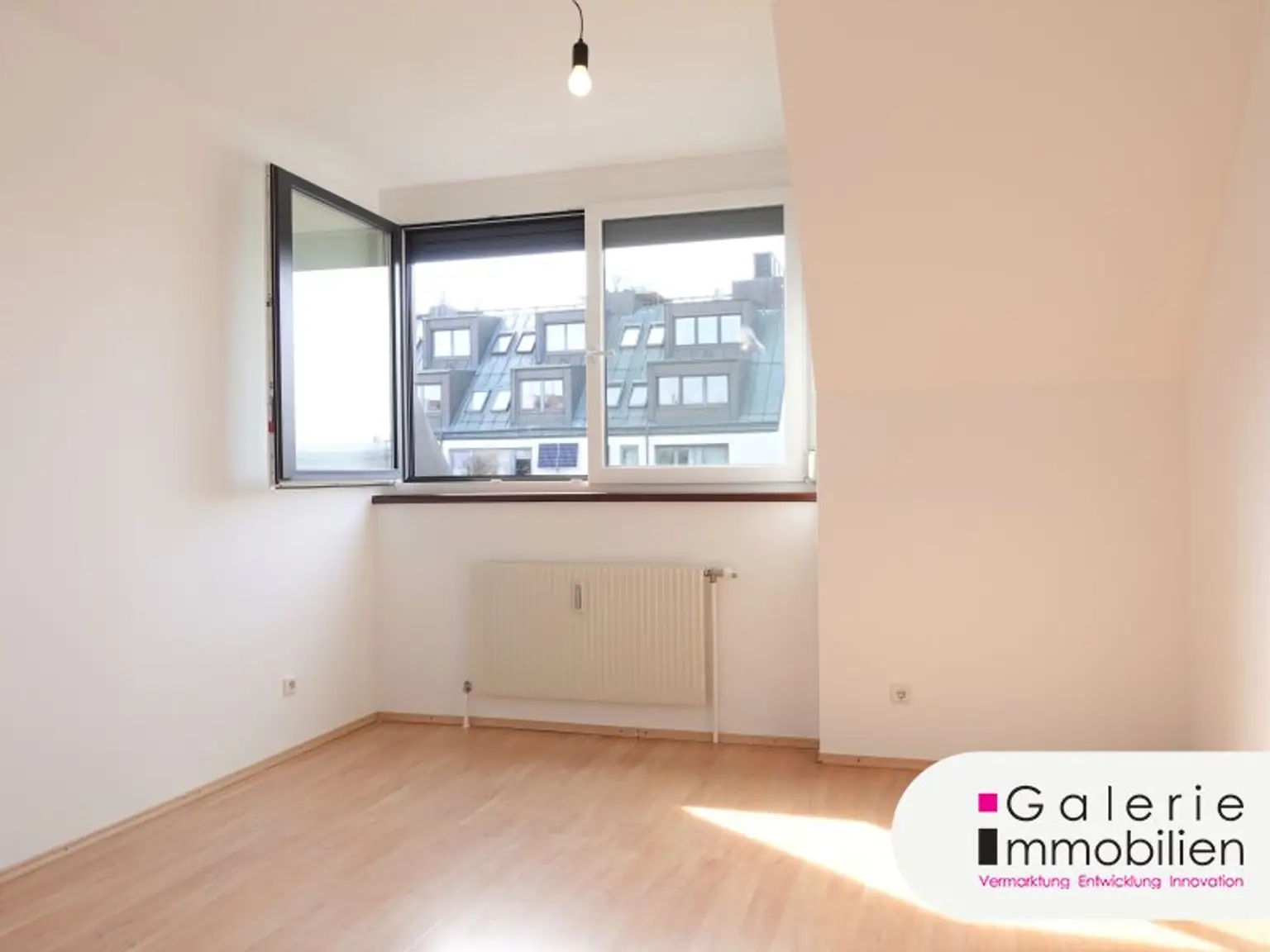 VIDEO: Sehr schöne 4-Zimmer-Maisonette, 3er-WG-geeignet, mit Fernblick und Garage!