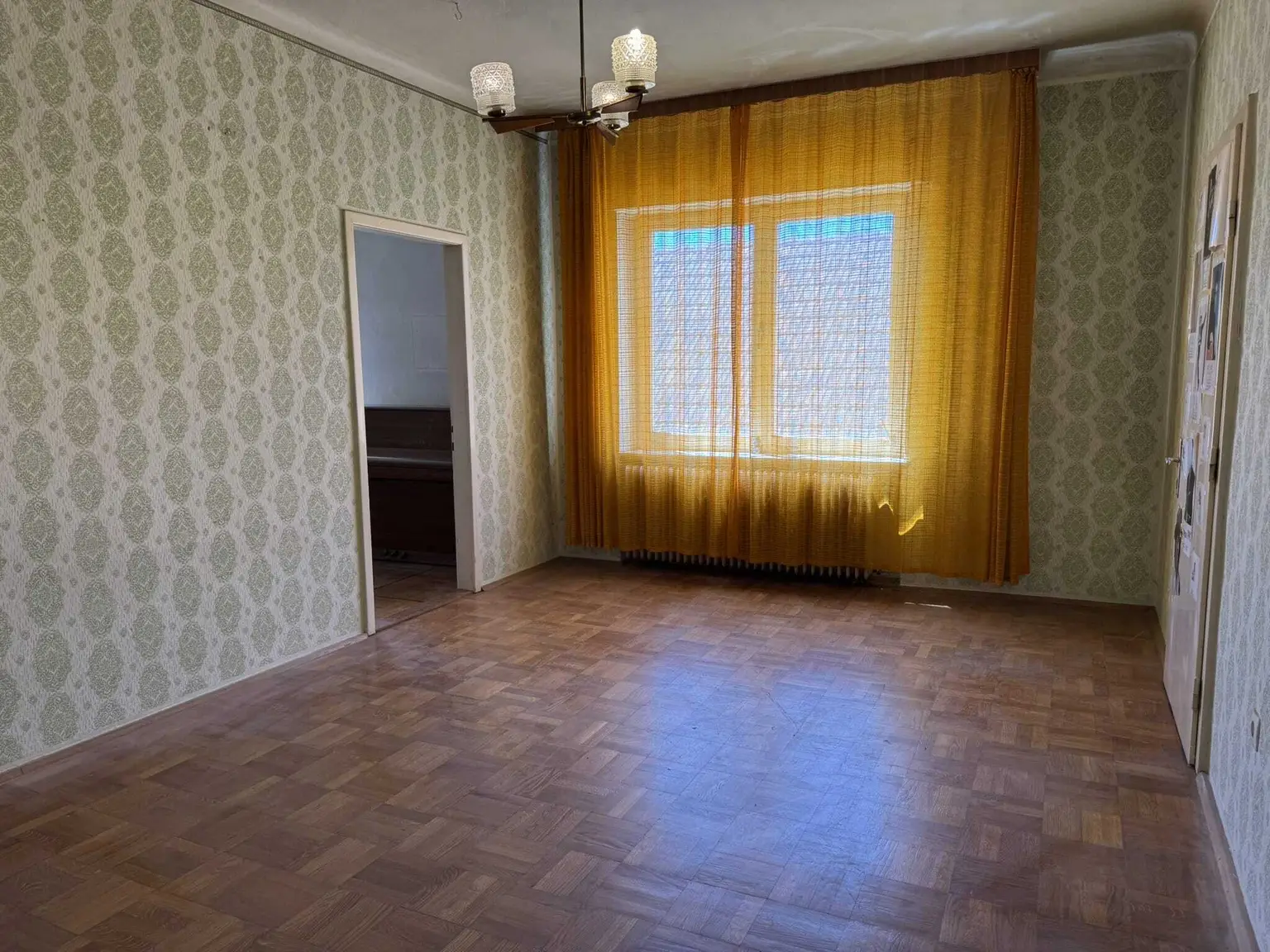 Zweifamilienhaus / Gewerbeobjekt  mit Nebengebäude zu verkaufen!