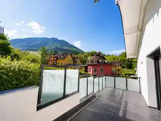 Terrassenbereich_im_Obergeschoss_mit_herrlichem_Ausblick_von_Top_2