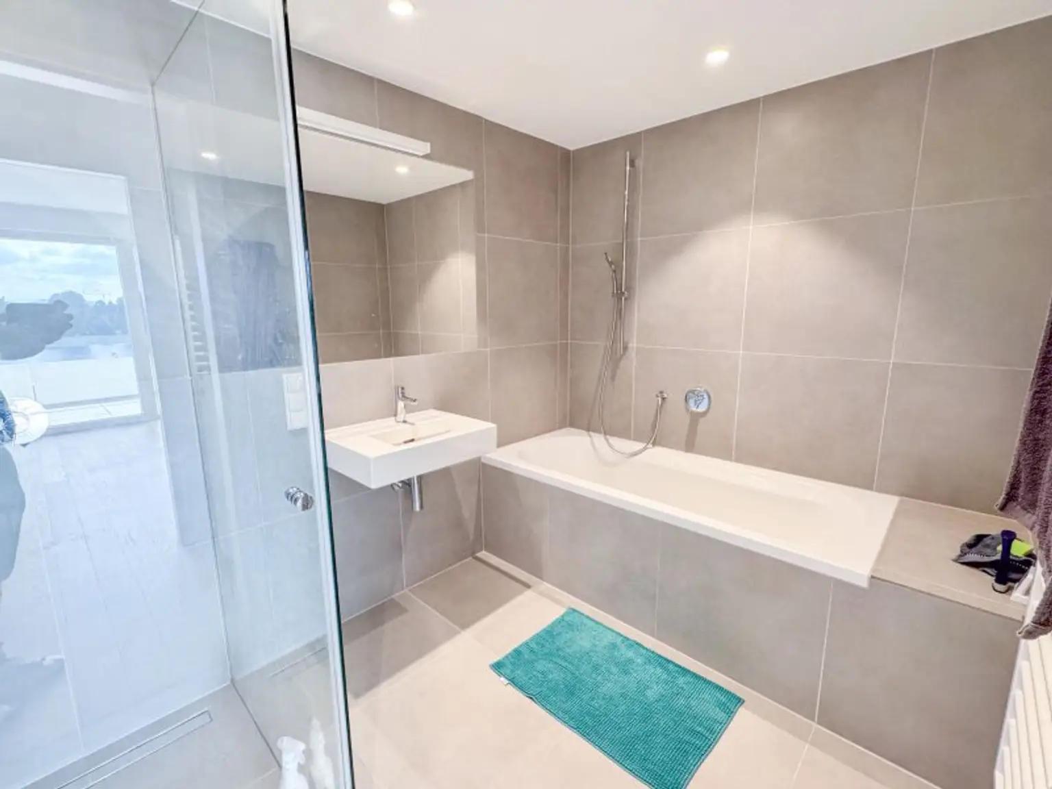 3-Zimmer-Wohnung mit Balkon & Blick auf die Alte Donau – Top-Zustand, klimatisiert, zentral begehbar!