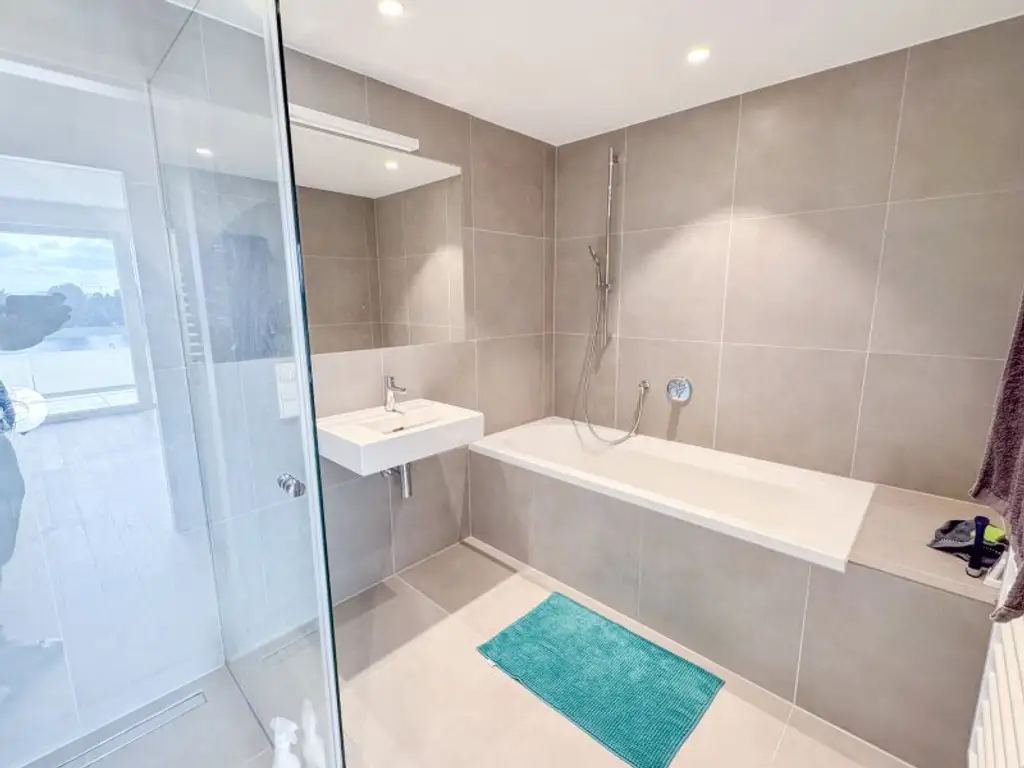 3-Zimmer-Wohnung mit Balkon & Blick auf die Alte Donau – Top-Zustand, klimatisiert, zentral begehbar!