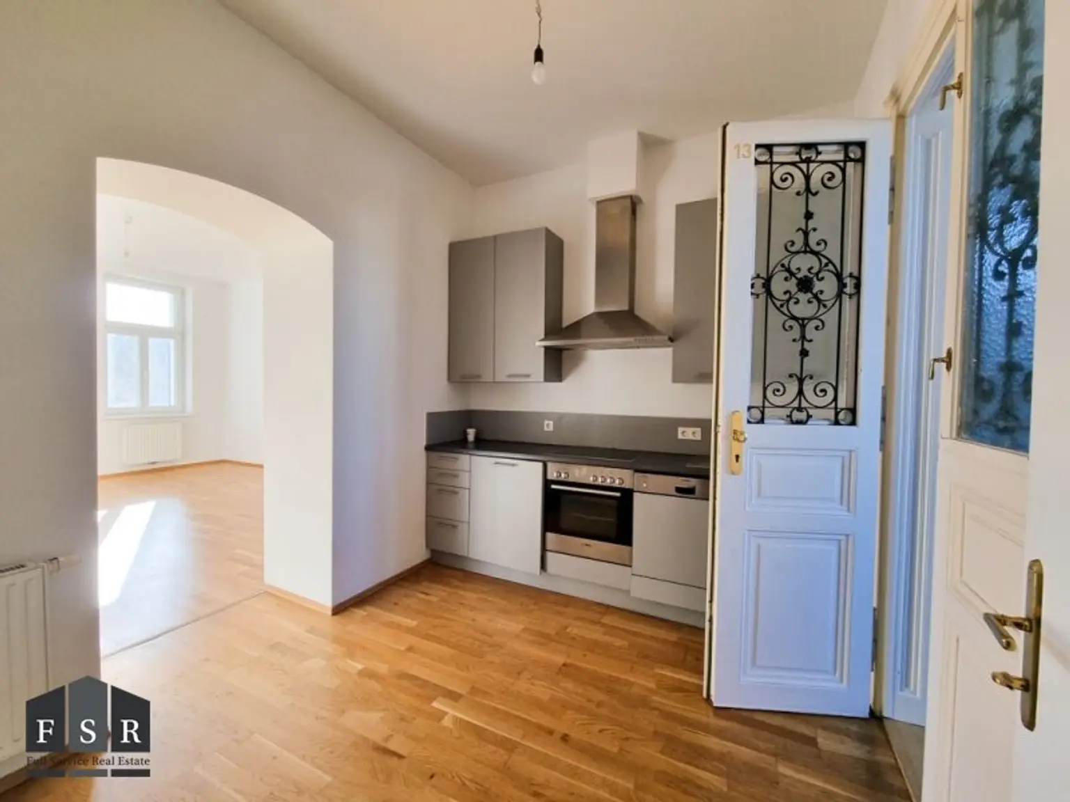 5-Zimmer-Altbauwohnung mit Balkon, lichtdurchflutet und ruhig in guter Lage des 5. Bezirks - zukünftige U-Bahnnähe