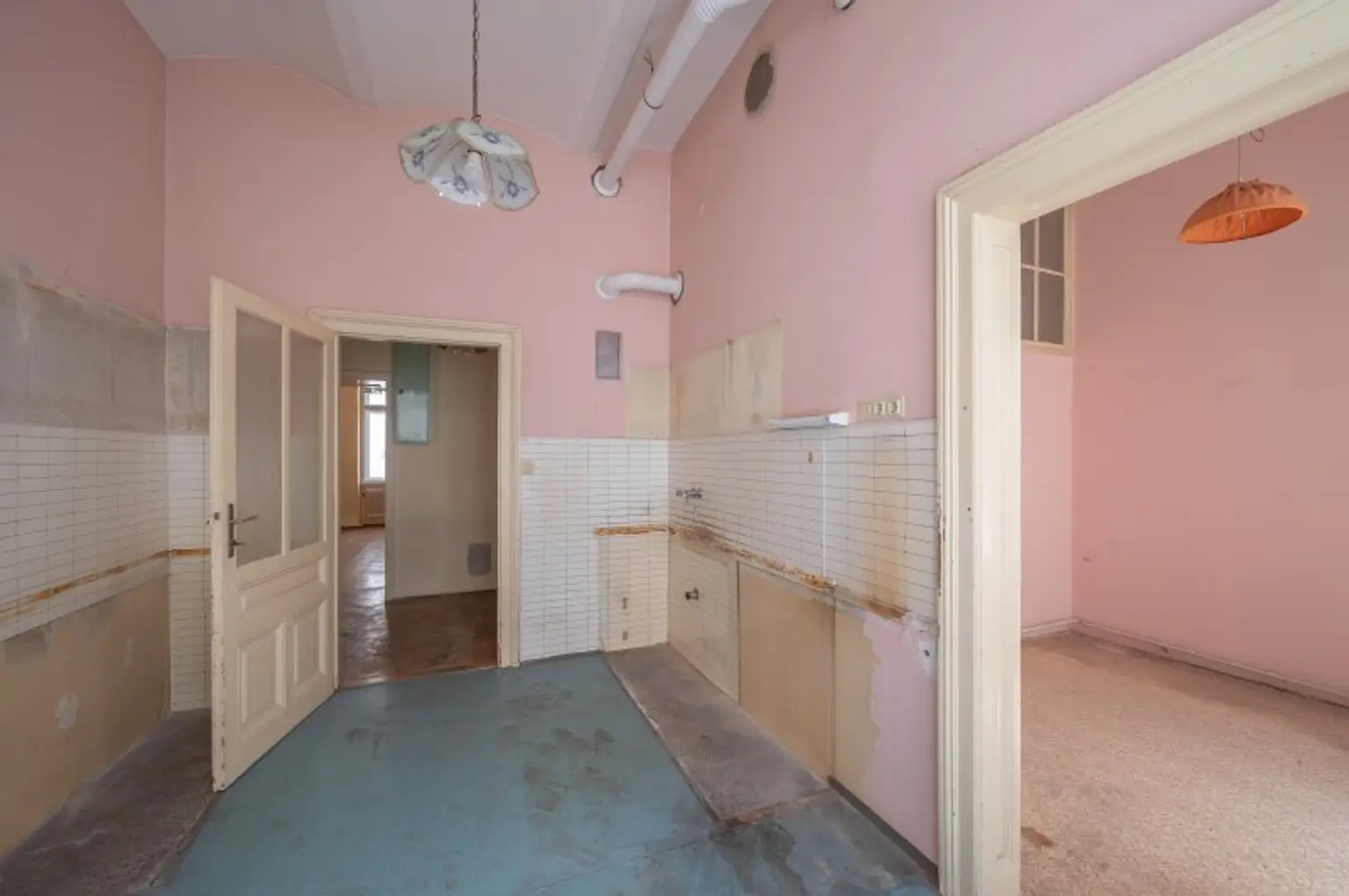 Hidden Gem in the Heart of the 6th – Historic Charm Meets Future Vision!
